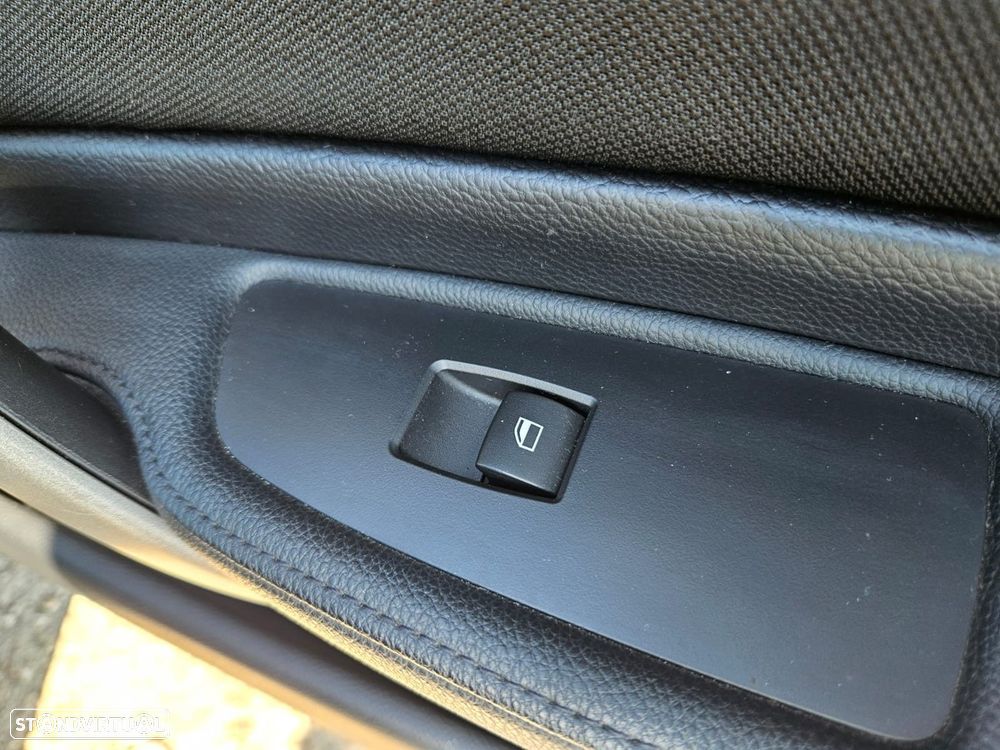 BMW 118 d Line Urban - 39