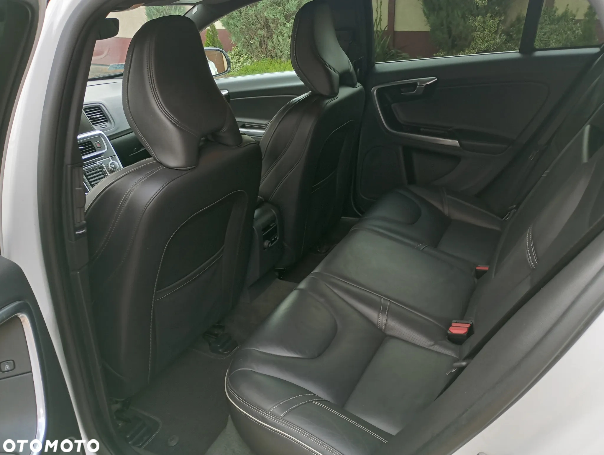 Volvo V60 D5 AWD R-Design Summum - 13