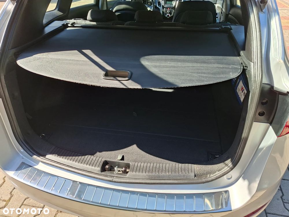 Hyundai i30 blue Kombi 1.4 Classic - 18