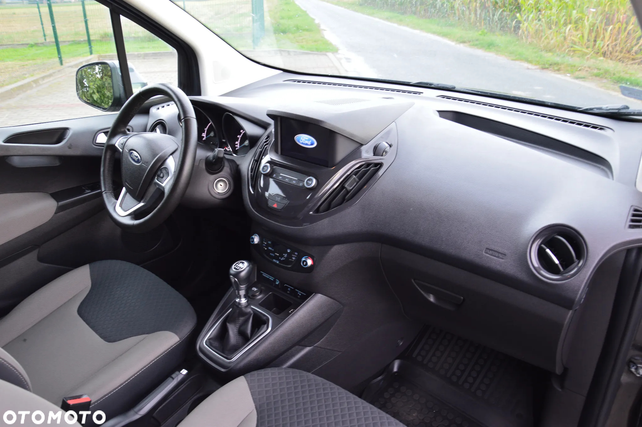 Ford Tourneo Courier 1.5 TDCi Titanium - 18