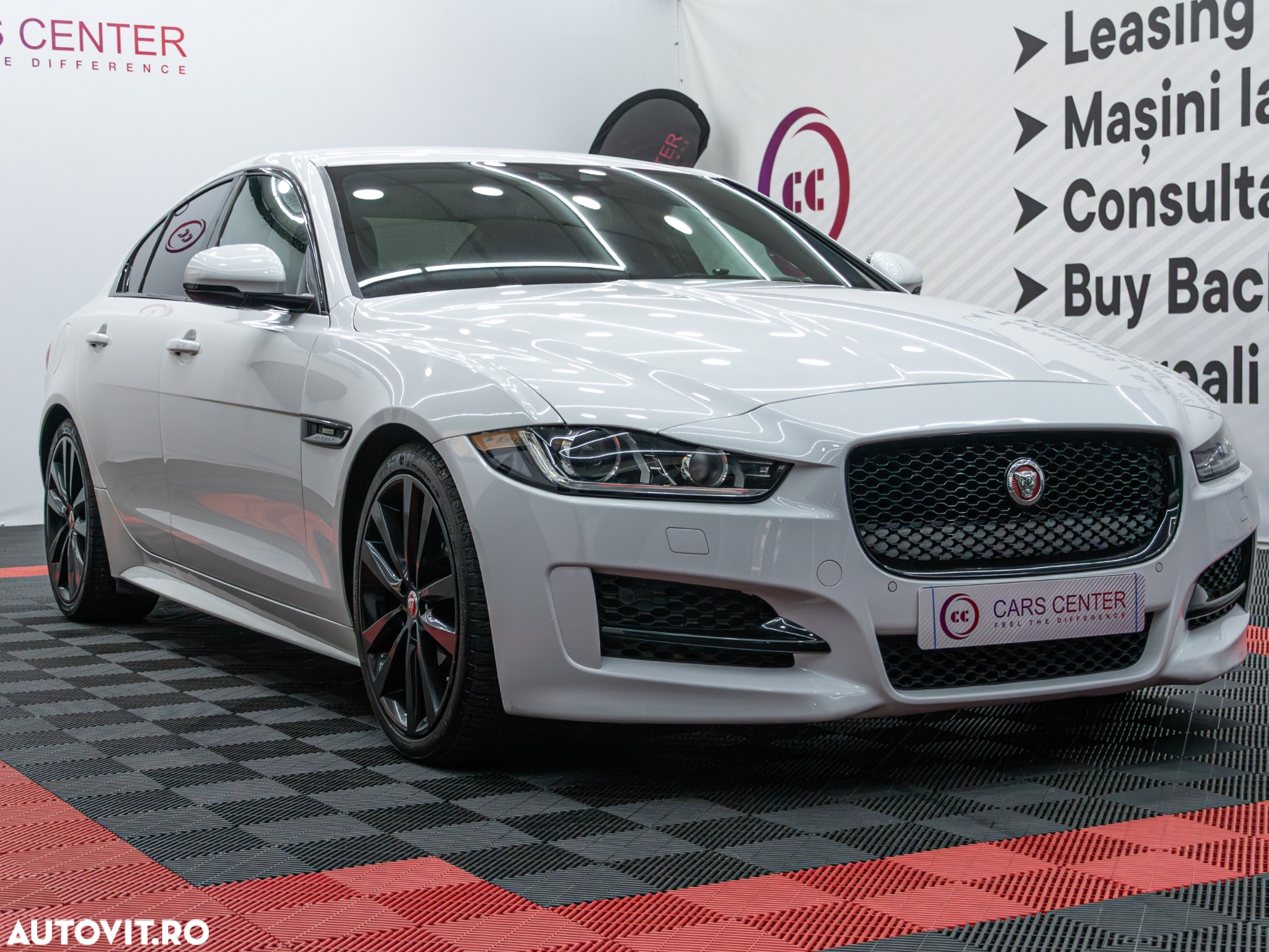 Jaguar XE 2.0 R-Sport - 2
