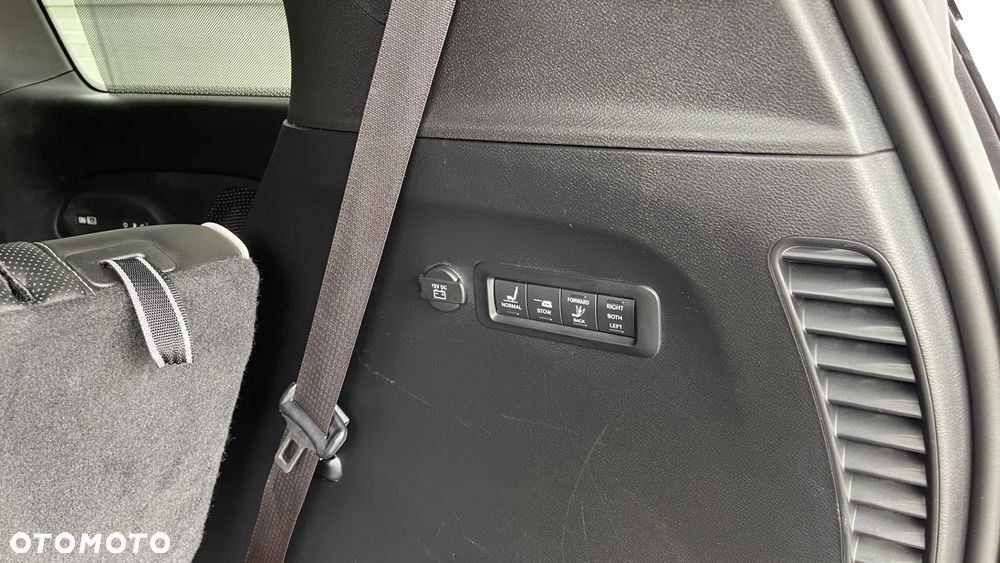 Chrysler Pacifica - 27