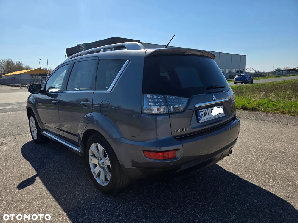 Mitsubishi Outlander - 4