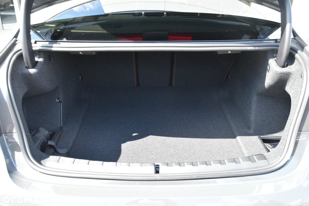 BMW Seria 3 330i xDrive M Sport - 24