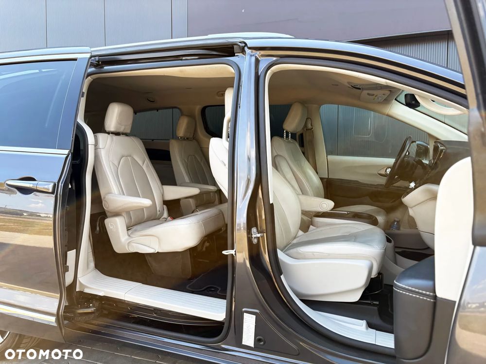 Chrysler Pacifica - 16