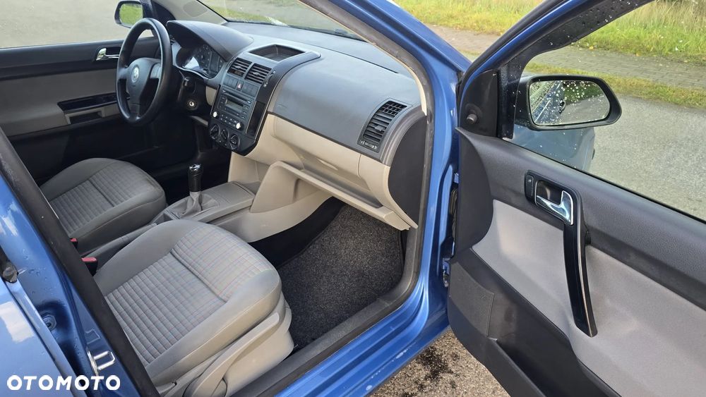 Volkswagen Polo 1.4 16V Trendline - 24