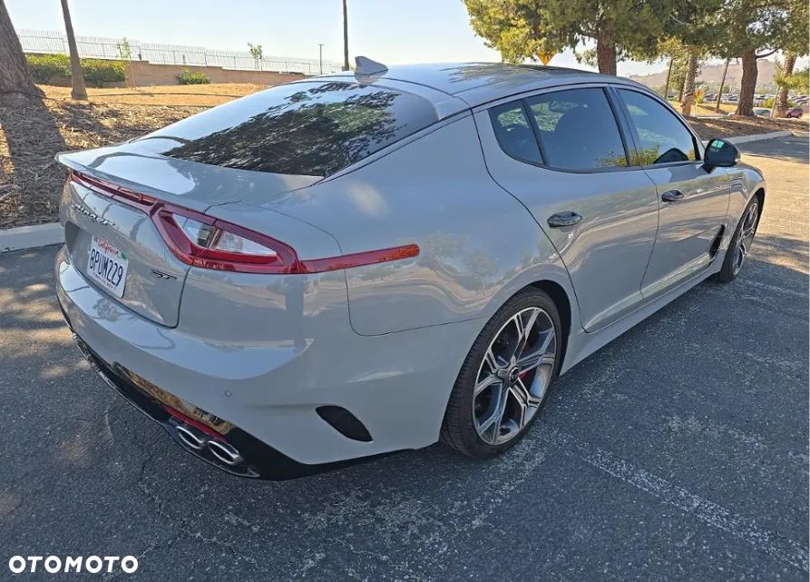 Kia Stinger - 4