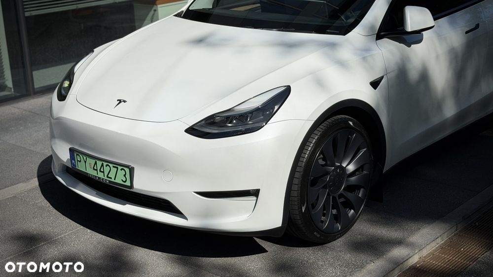 Tesla Model Y Performance AWD - 16