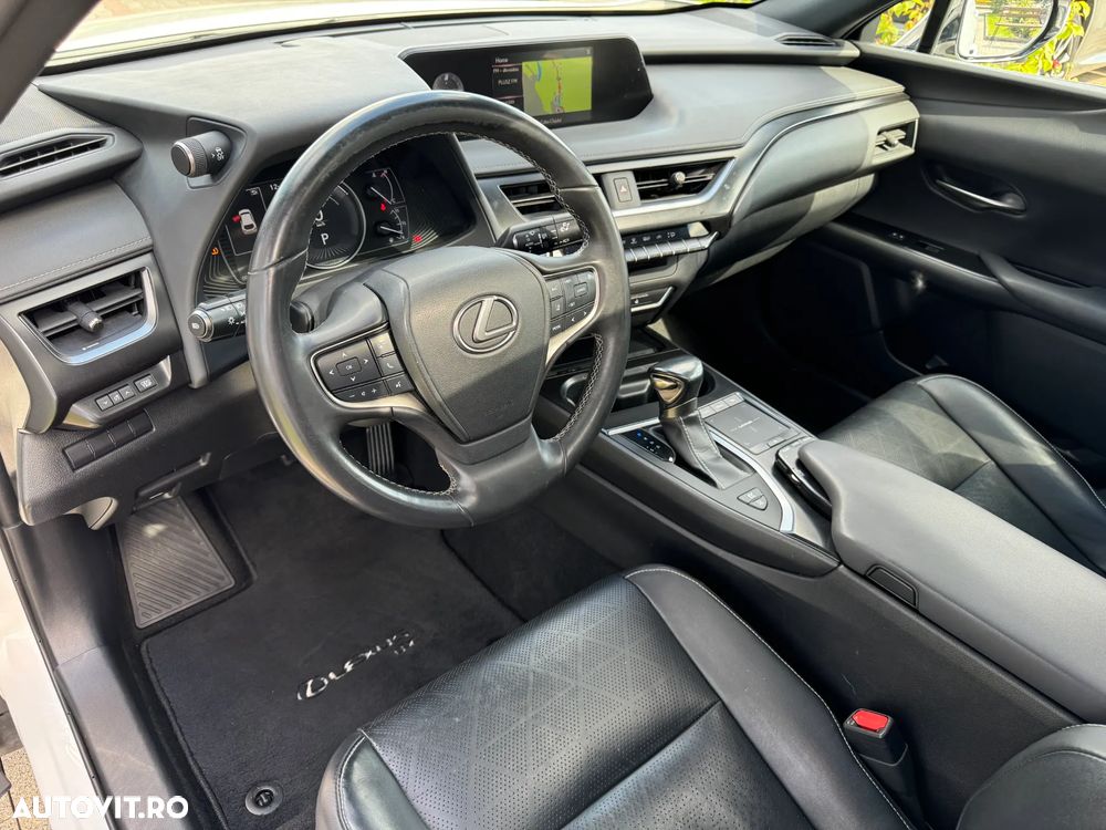 Lexus UX 250h FWD Business - 11