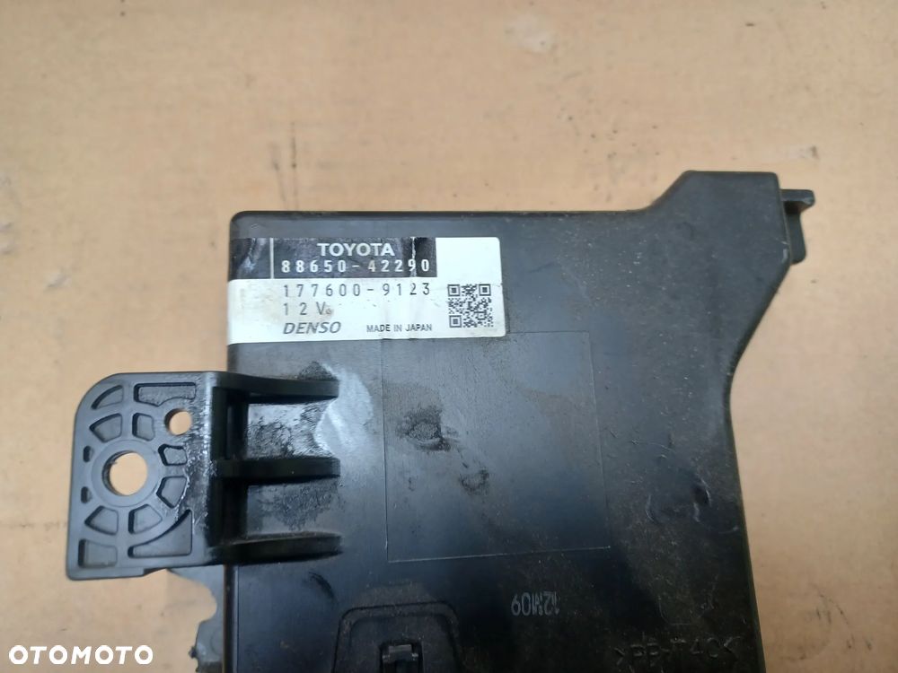STEROWNIK UKLADU CHLODZENIA RAV4 III 8865042290 - 2
