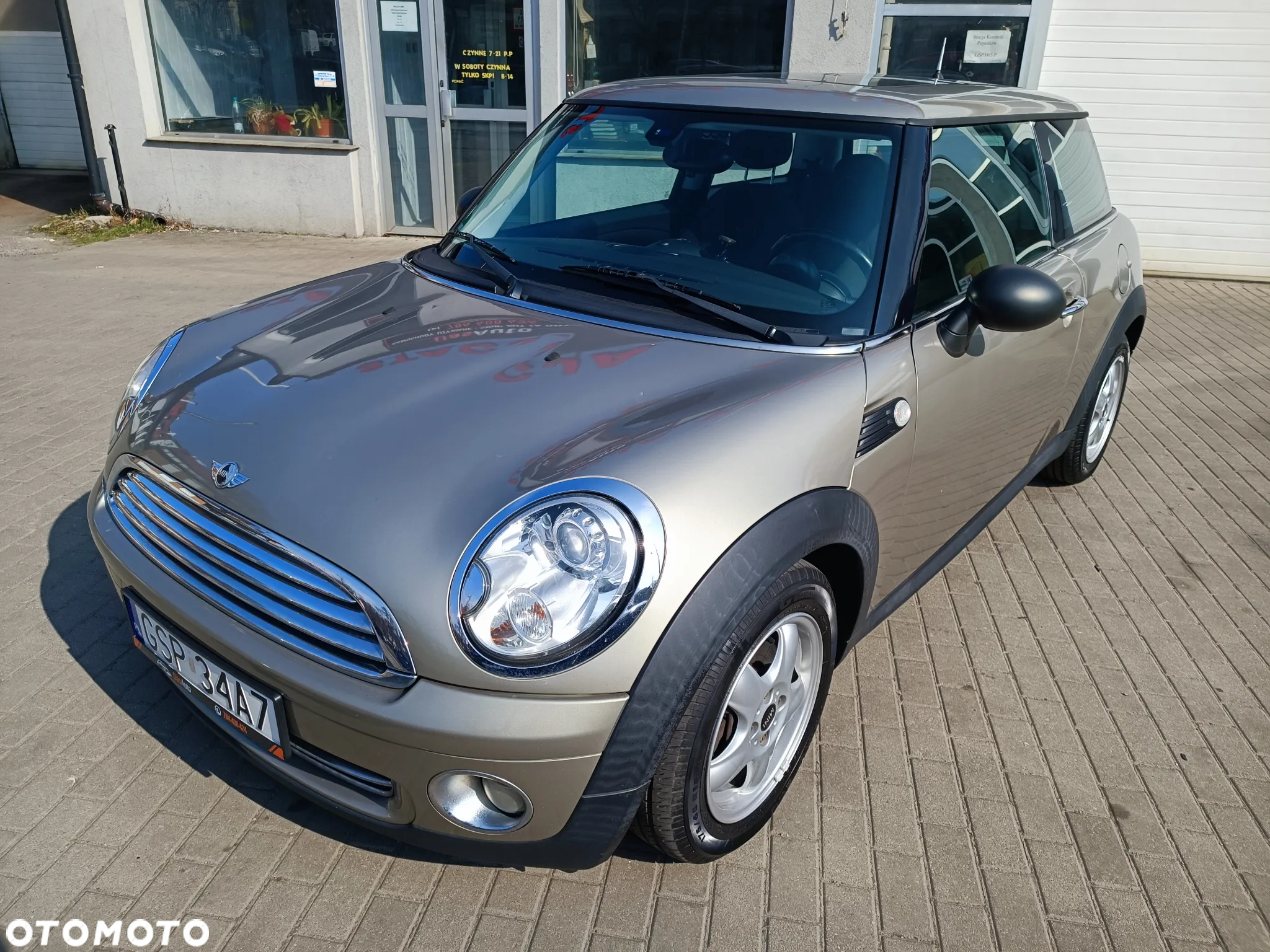 MINI ONE Standard - 12
