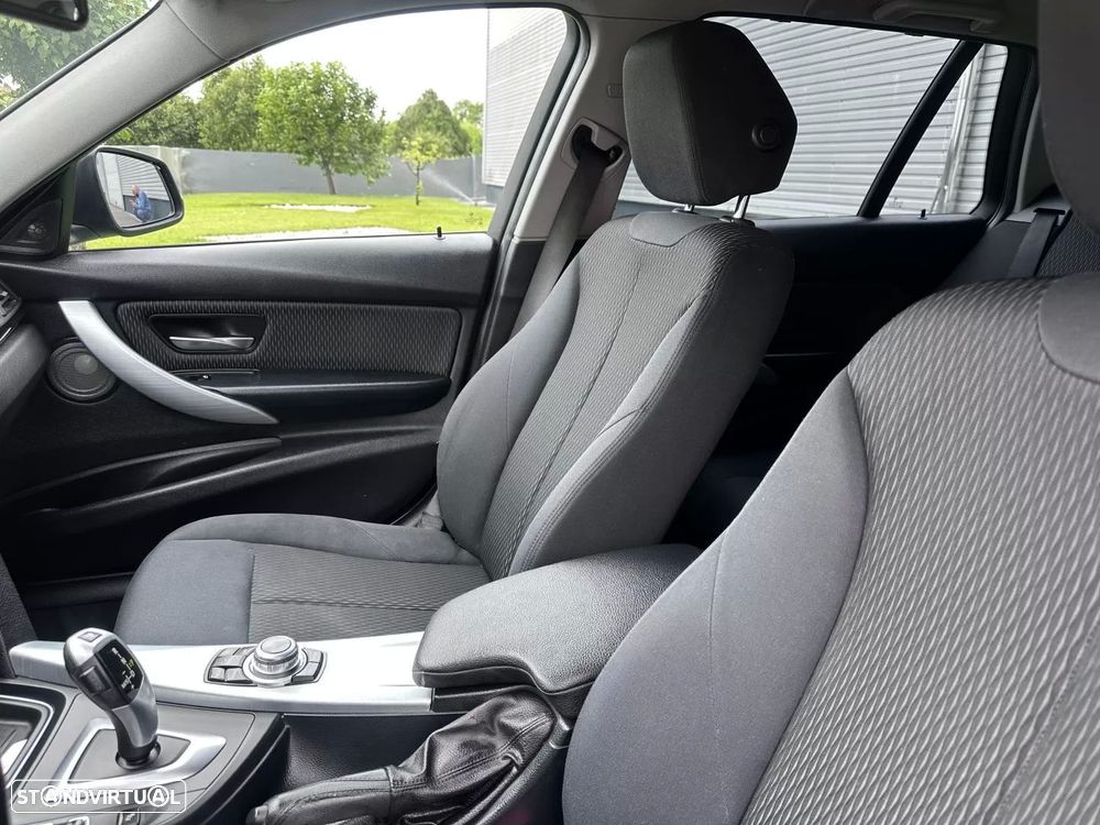 BMW 320 d Auto Line Sport - 32