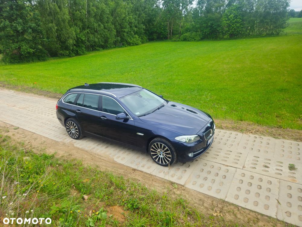 BMW Seria 5 525d xDrive - 9