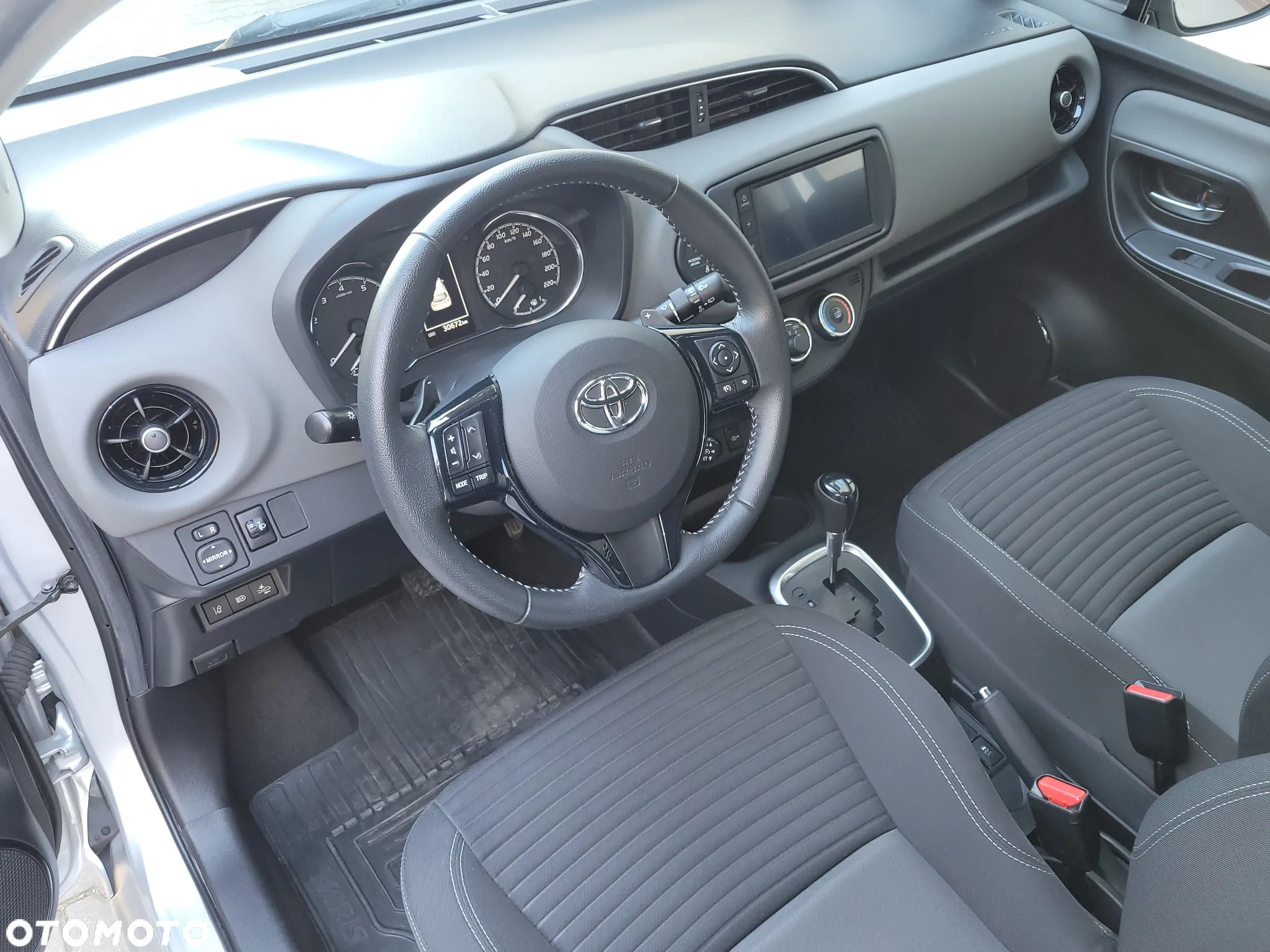 Toyota Yaris 1.5 Premium CVT - 37