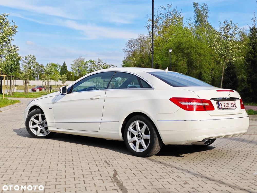 Mercedes-Benz Klasa E 220 CDI DPF BlueEFFICIENCY 7G-TRONIC Avantgarde - 14