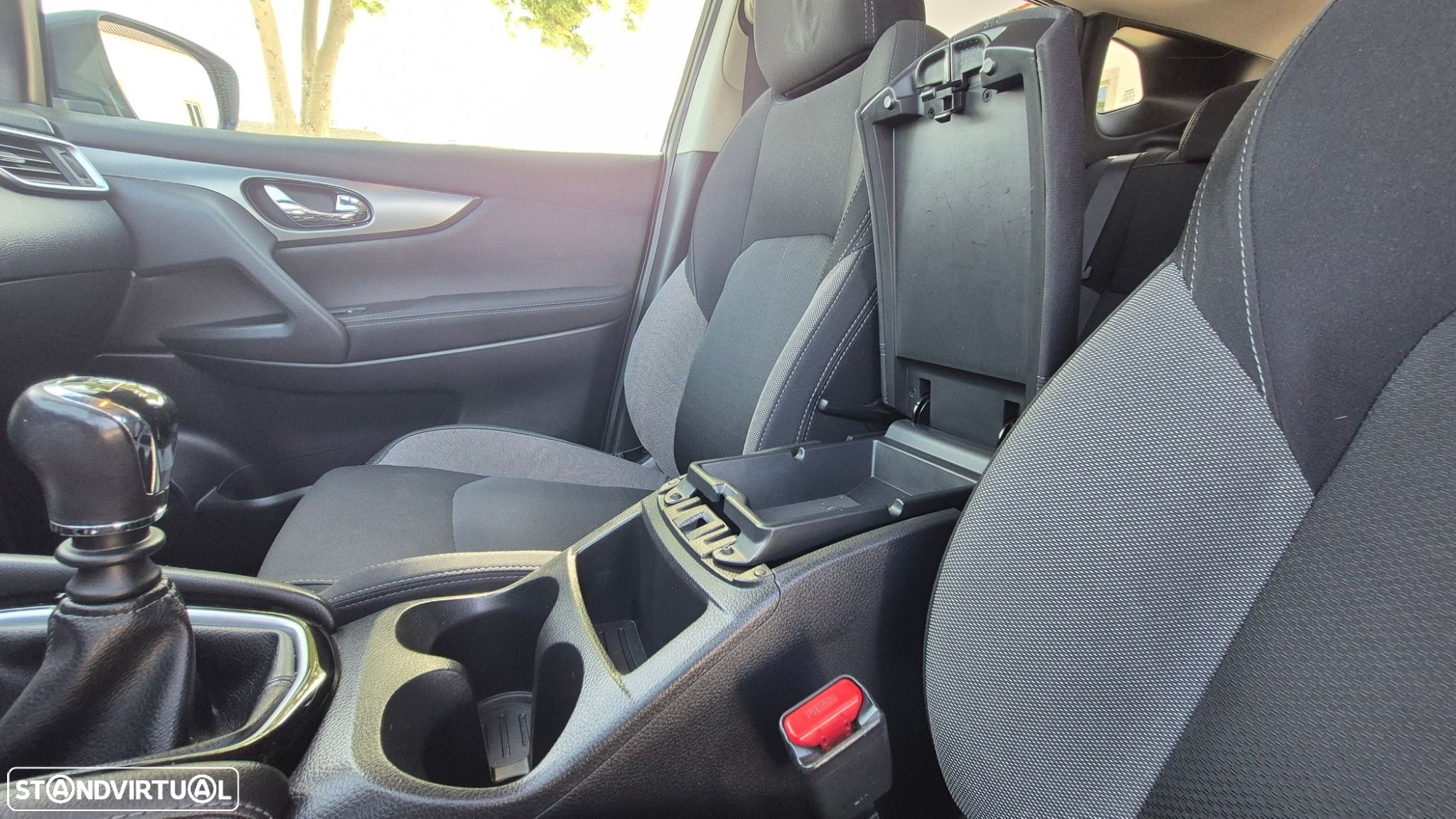 Nissan Qashqai 1.2 DIG-T N-Connecta 18 - 33