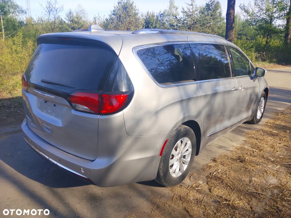 Chrysler Pacifica - 14