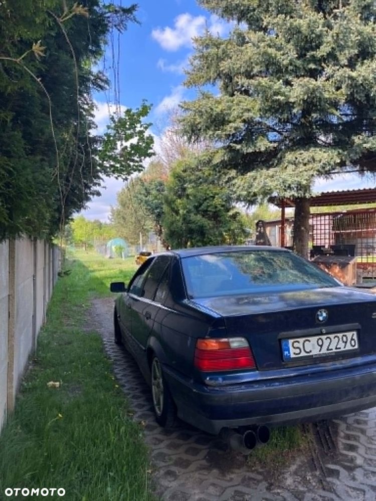 BMW Seria 3 318i - 5