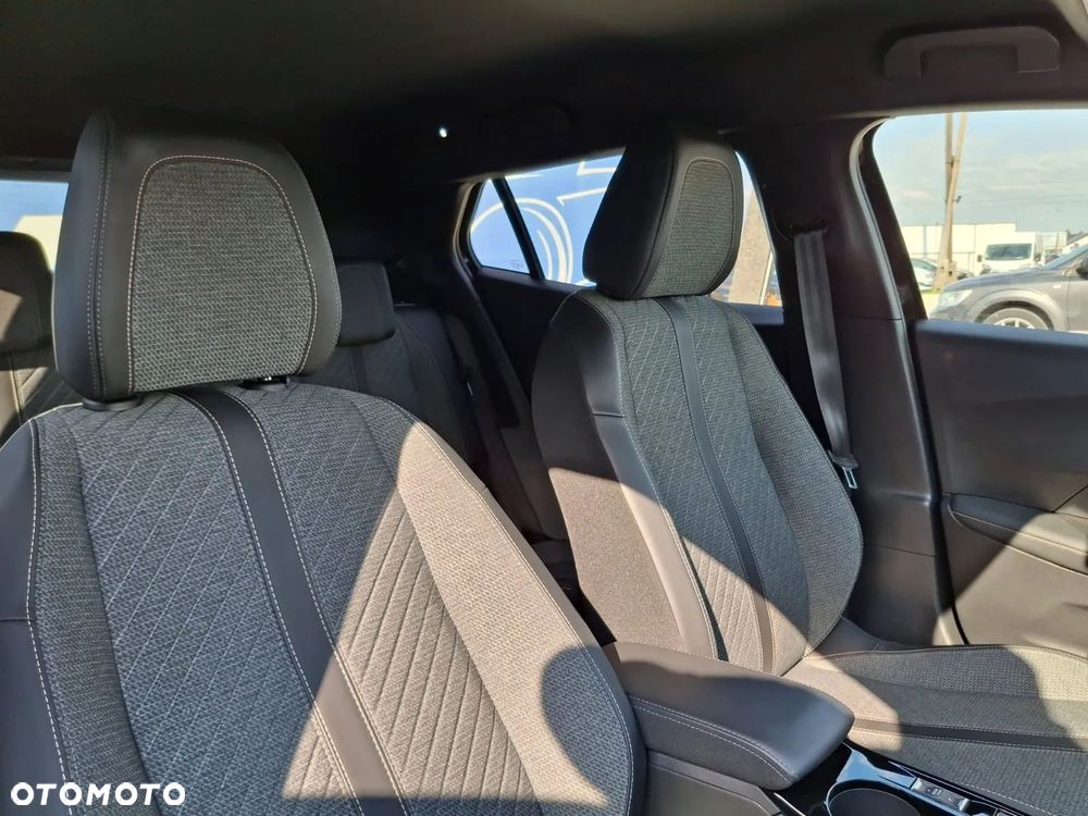 Peugeot 2008 1.2 PureTech Allure S&S EAT8 - 18