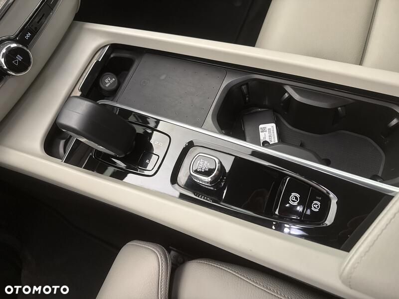 Volvo XC 60 B4 B Plus Bright - 16