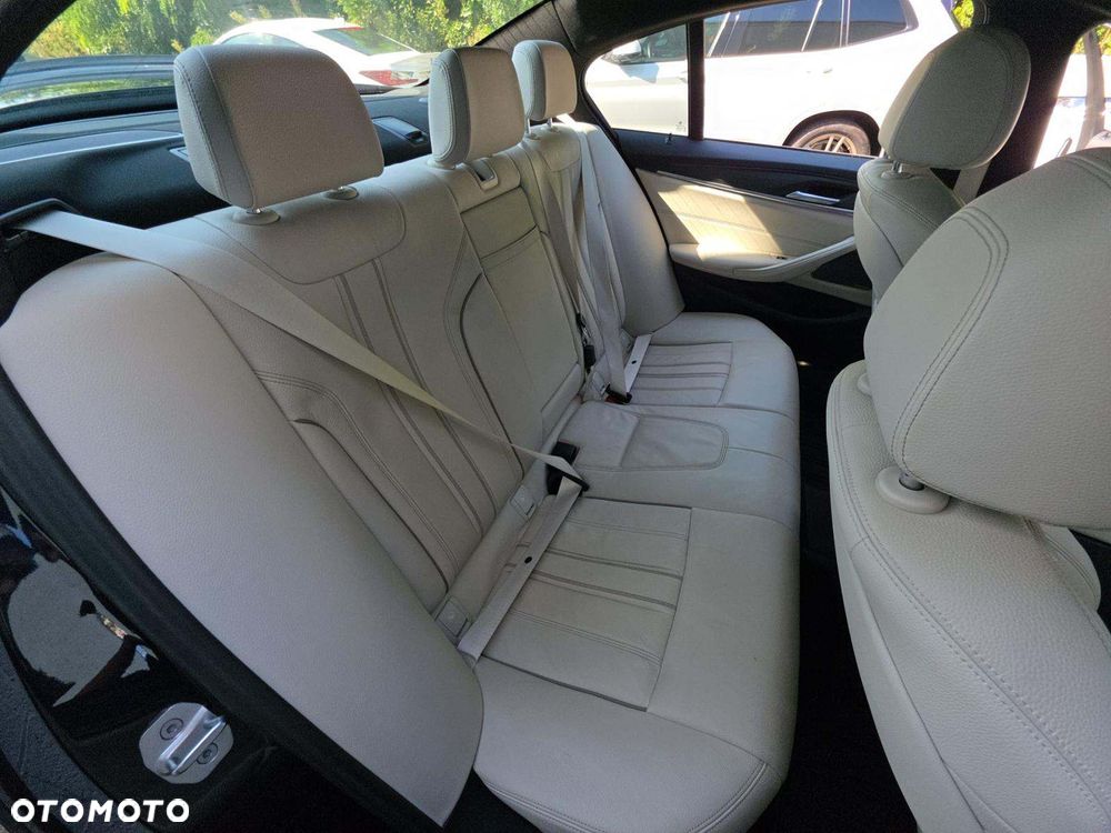 BMW Seria 5 540i xDrive M Sport Edition - 10