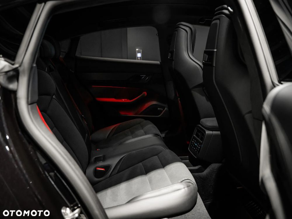 Porsche Taycan 105kWh GTS - 26
