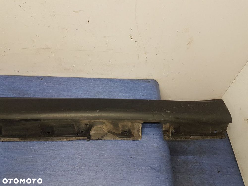 BMW 6 E63 NAKŁADKA NA PRÓG PRAWA PLASTIK - 8