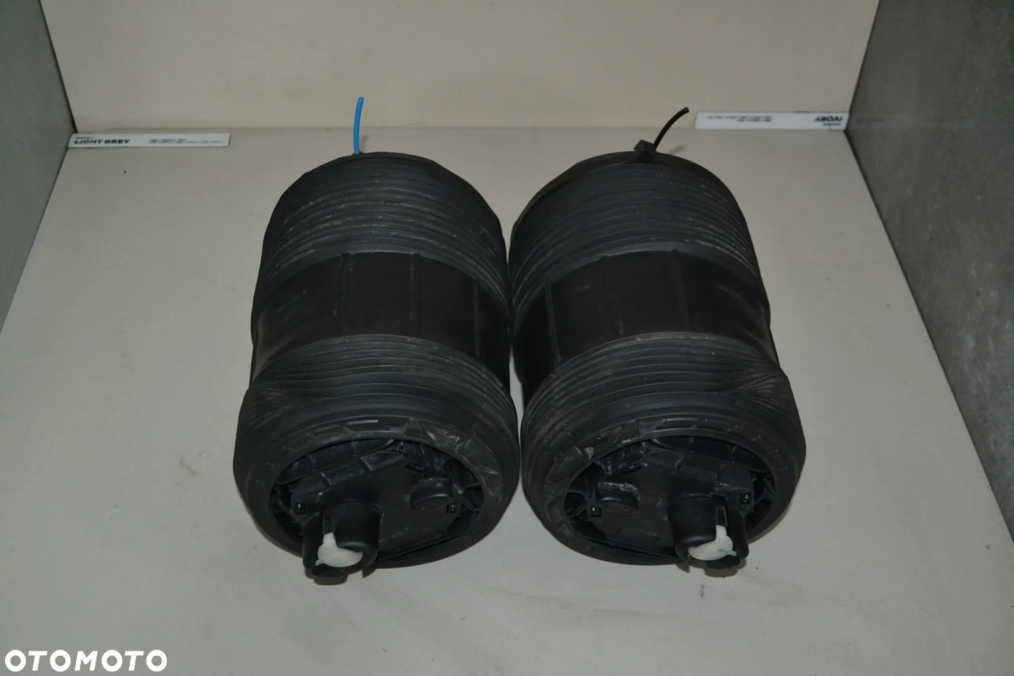 AUDI Q7 Q8 VW TOUAREG PODUSZKA ZAWIESZENIA TYŁ TYLNA LEWA PRAWA MIECH R309514611 4M0616001 R309514612 4M0616002 - 2