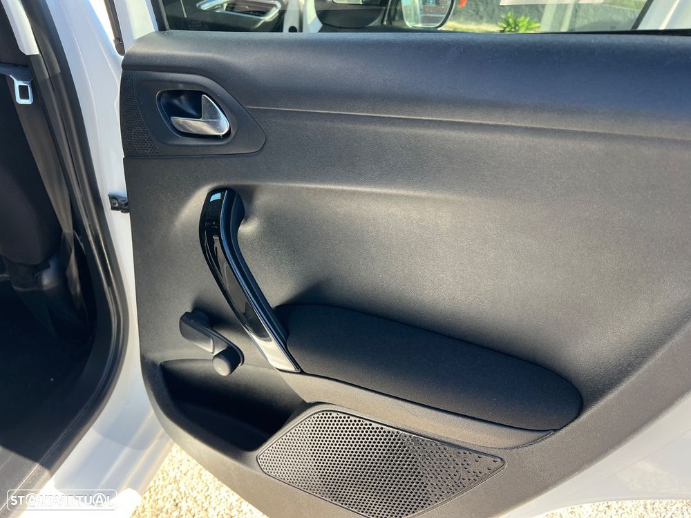 Peugeot 208 1.2 PureTech Style - 17