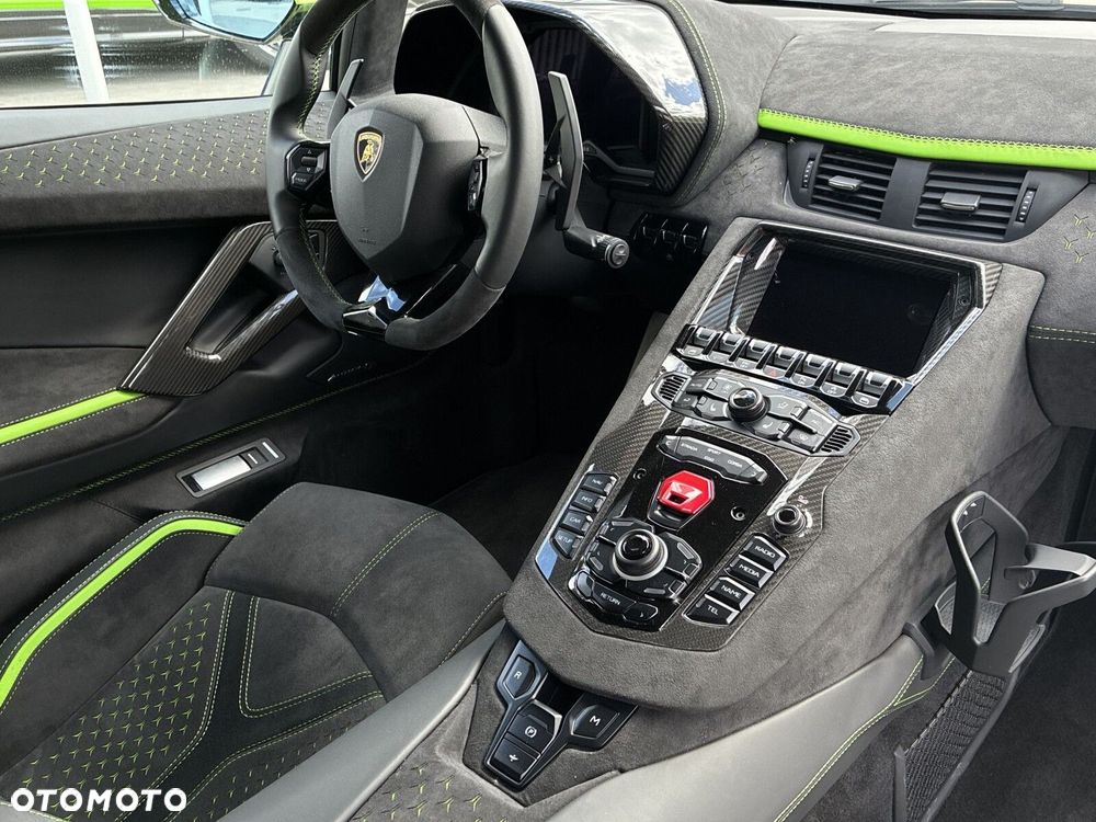 Lamborghini Aventador - 11