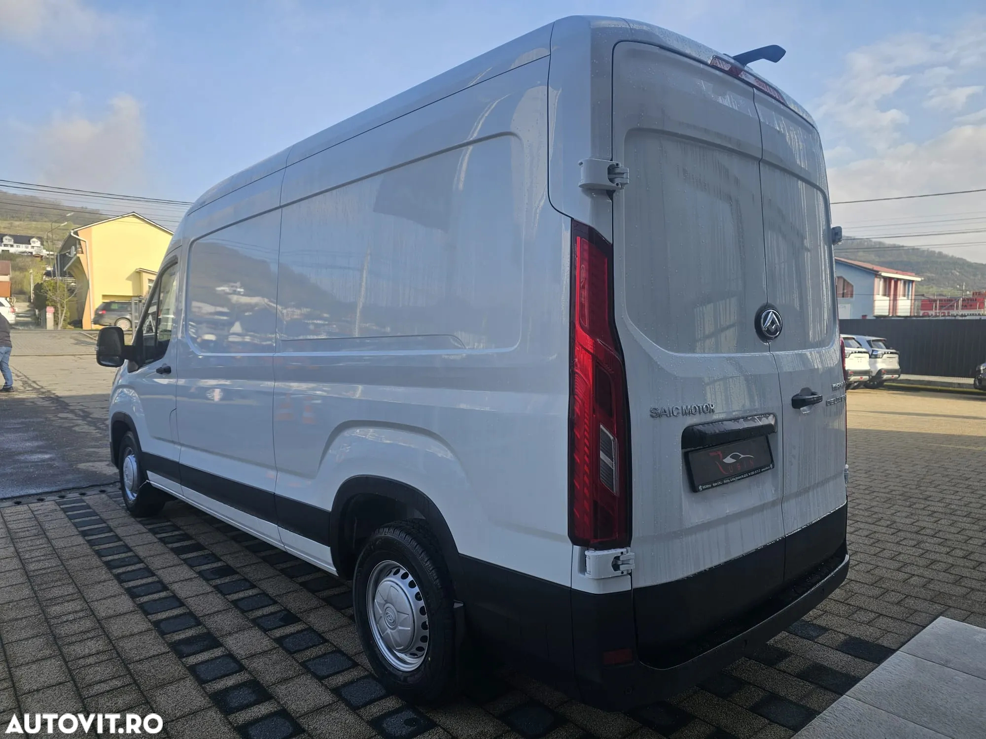 Maxus DELIVER9 - 11