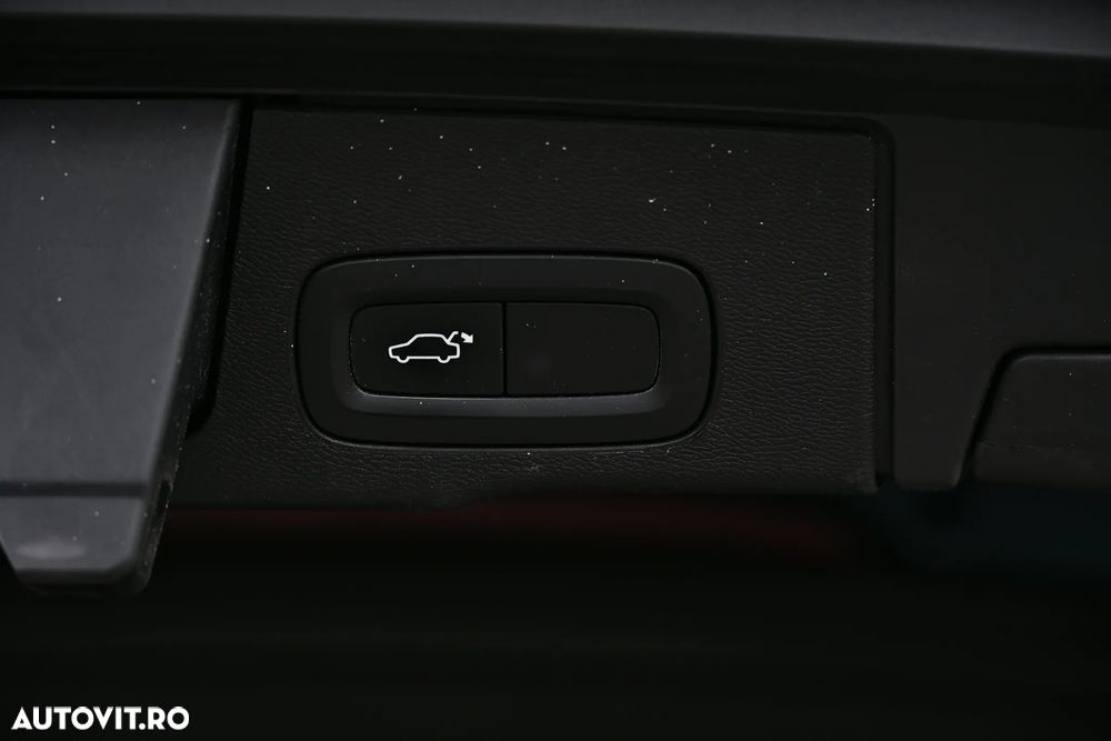 Volvo XC 60 D5 AWD R-Design - 37