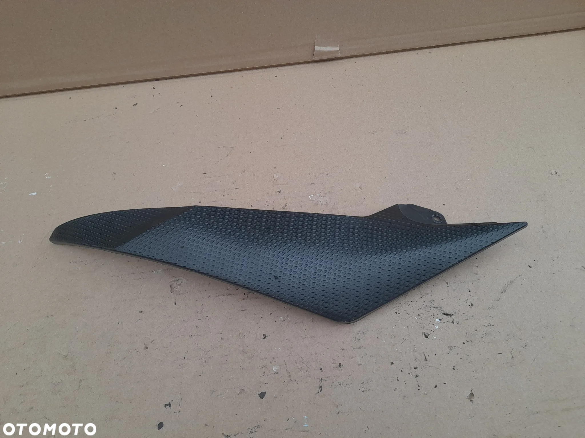 Owiewka panelu bocznego Yamaha YZF R6 R6R 13S24129 - 3