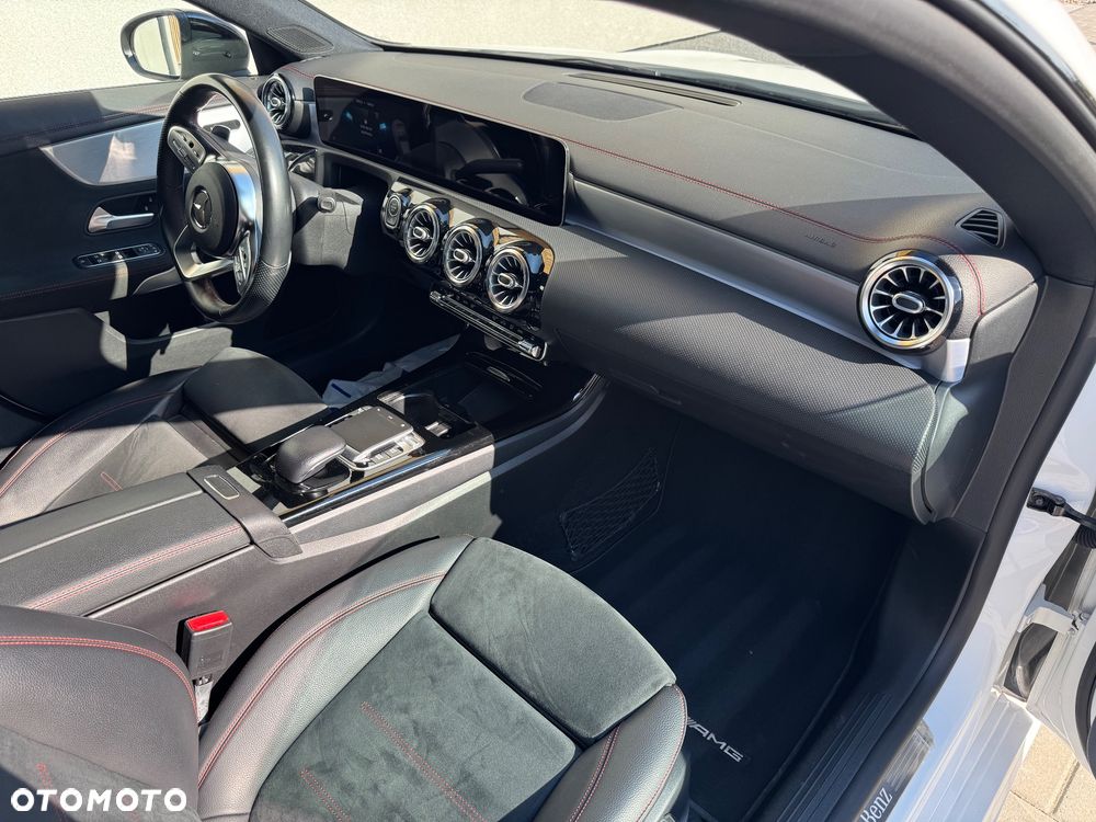 Mercedes-Benz CLA 220 4-Matic AMG Line 7G-DCT - 13