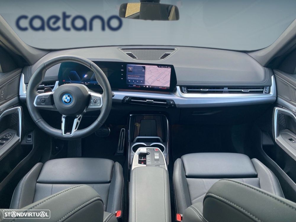 BMW iX1 xDrive30 Pack Desportivo M - 4