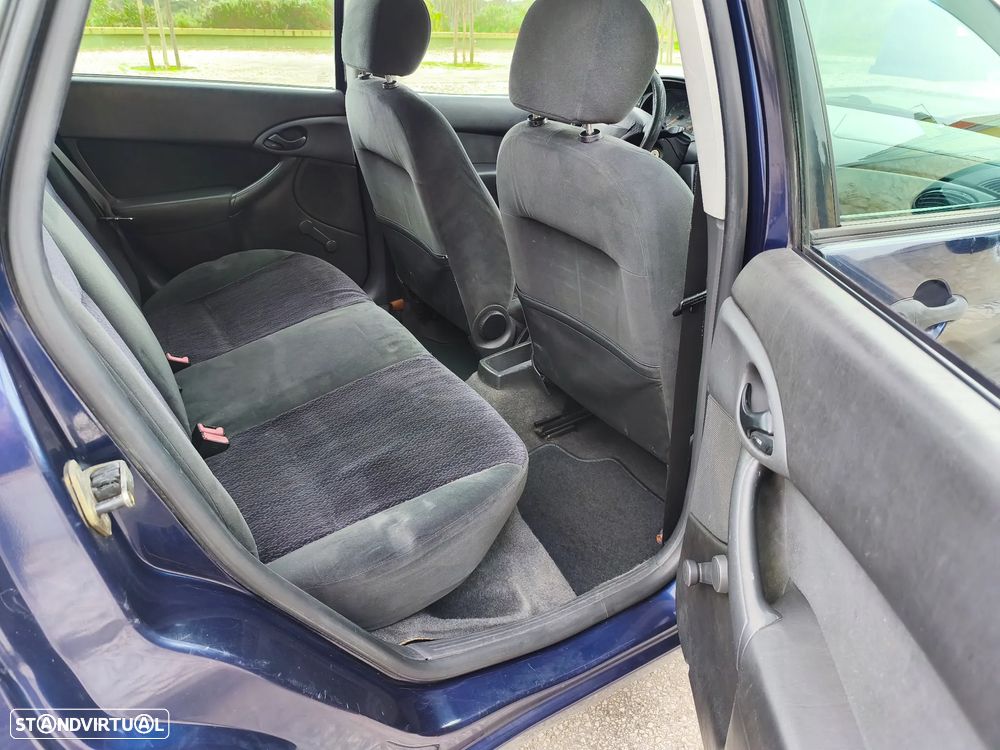 Ford Focus SW 1.8 TDdi Ghia - 12