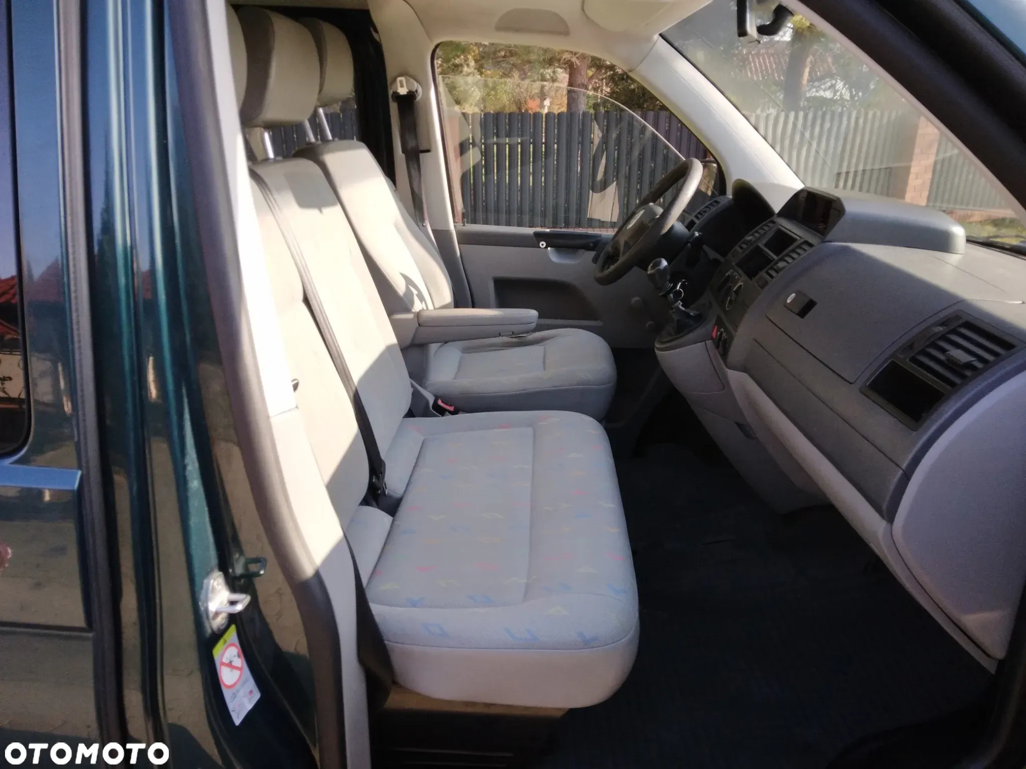 Volkswagen Caravelle - 12