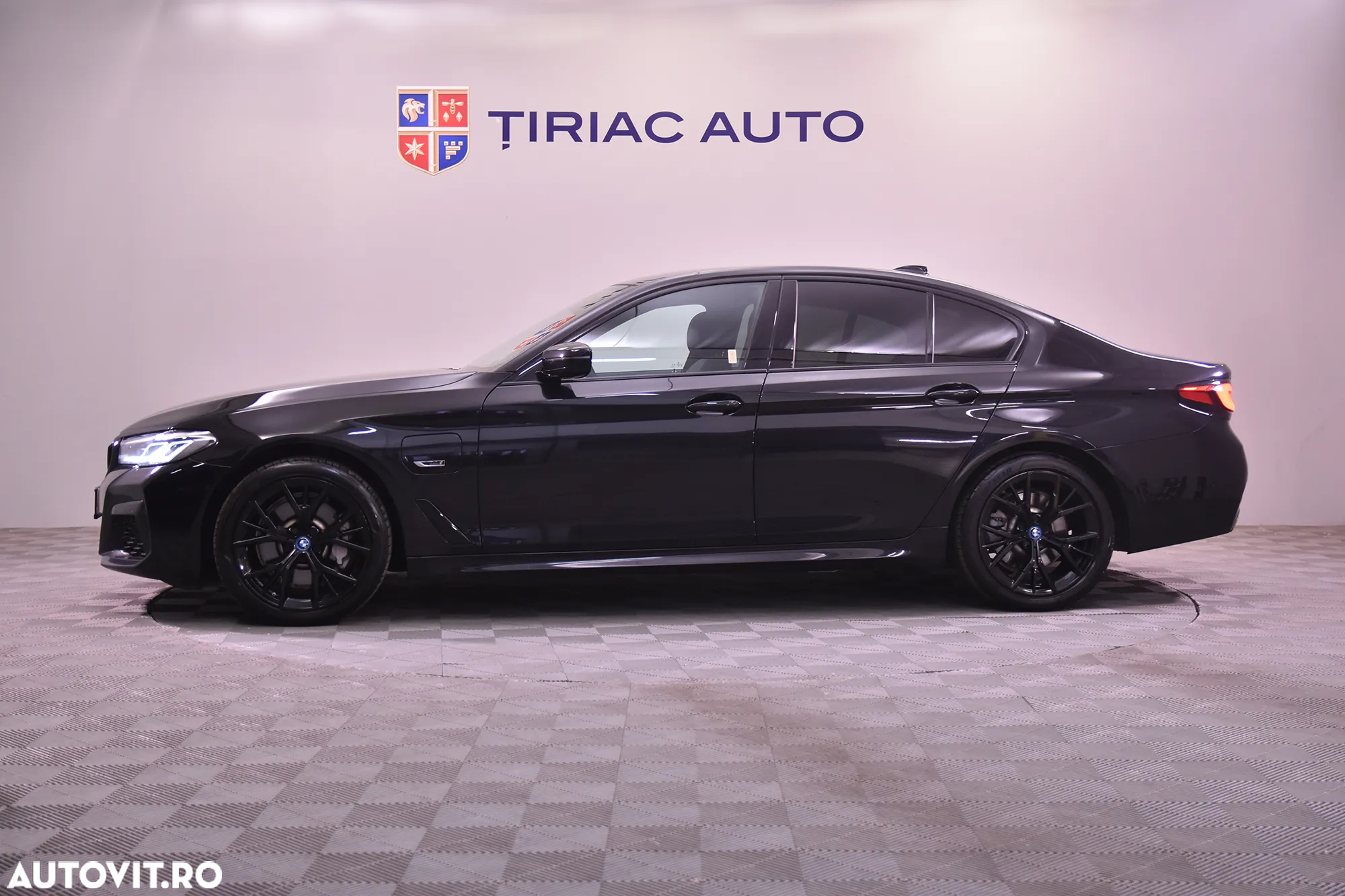 BMW Seria 5 530e xDrive Aut. - 2