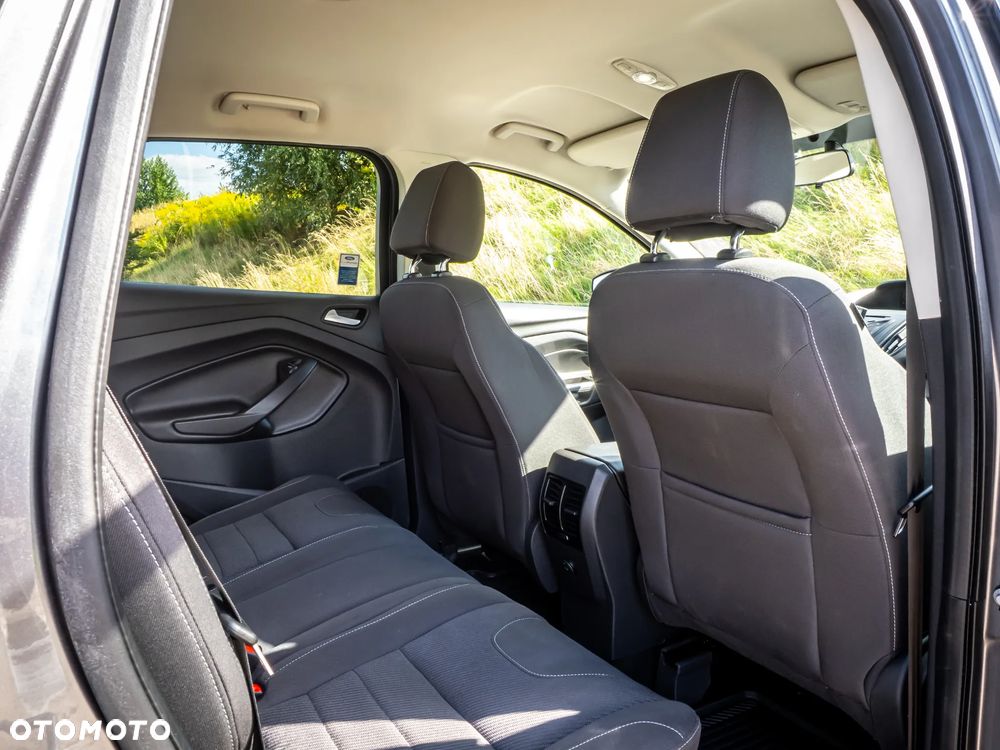 Ford Kuga 1.6 EcoBoost 4WD Titanium - 36