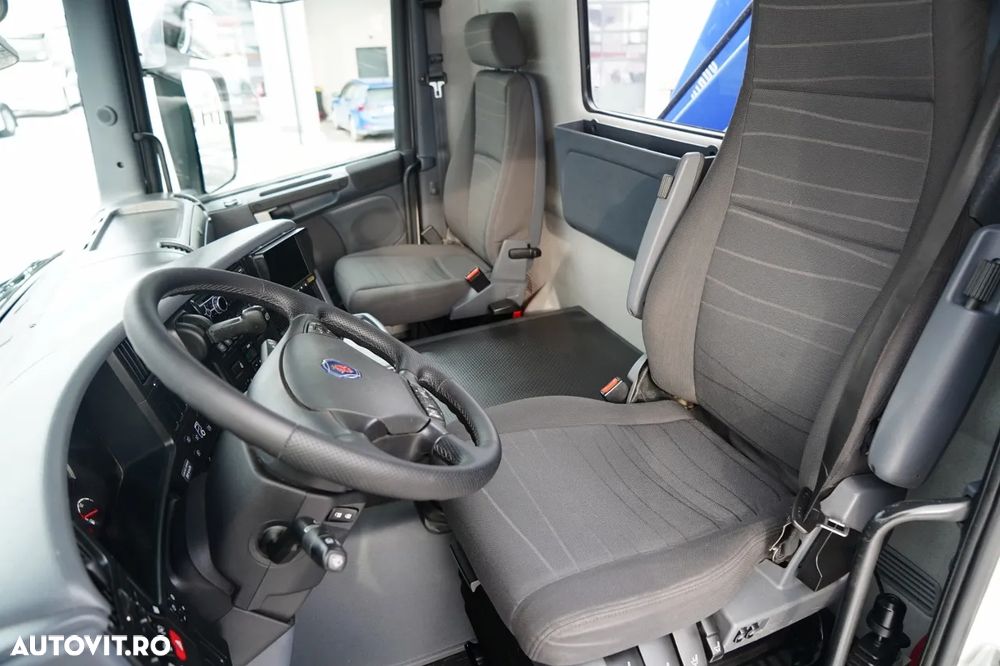 Scania G 370 / 6x4 / BASCULĂ SPATE + HIAB 144E S-3 HDS / RADIOCOMANDĂ / ROTATOARE / FURCĂ PENTRU PALEȚI / EURO 6 / - 27
