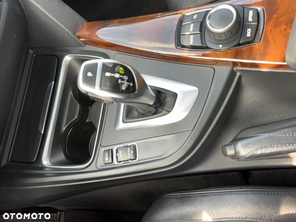 BMW Seria 3 328i Sport-Aut Sport Line - 30