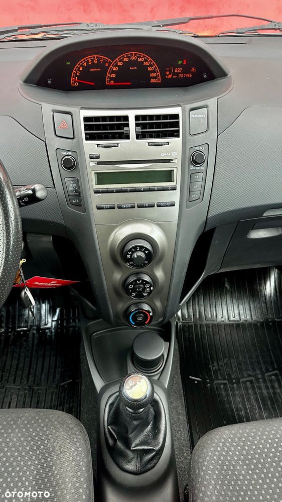 Toyota Yaris 1.33 VVT-i Executive - 21