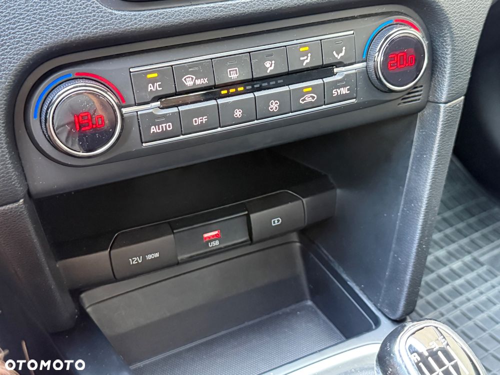 Kia Ceed 1.6 CRDi mHEV L Business Line - 14