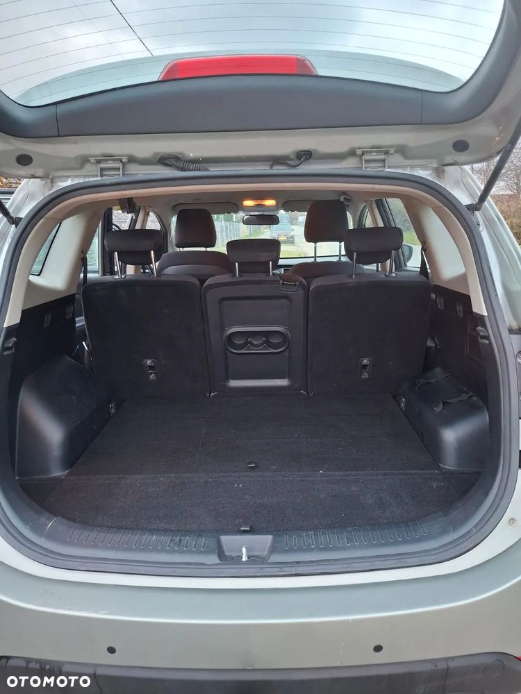 Kia Carens 1.6 GDI Attract - 11