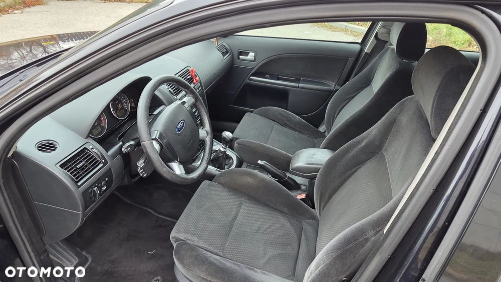 Ford Mondeo 1.8 Ghia - 9