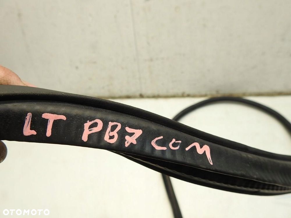 USZCZELKA DRZWI LEWY TYŁ VW PASSAT B7 KOMBI 3C9867913B - 2