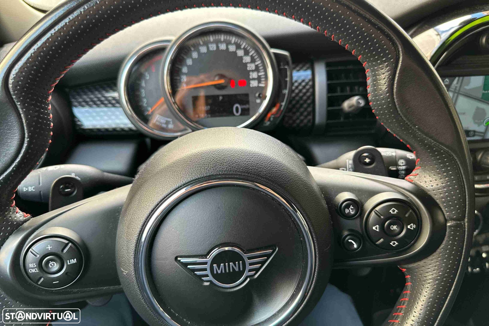 MINI 5 Portas Cooper SD Auto Desportiva - 16