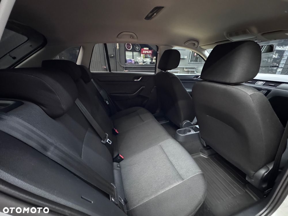 Skoda RAPID 1.6 TDI DPF Emotion Plus - 8