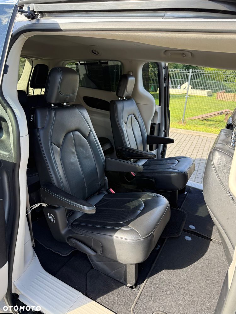 Chrysler Pacifica - 30