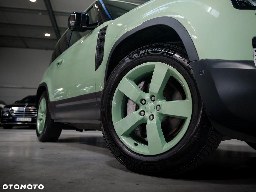 Land Rover Defender 3.0 P400 mHEV 75th Limited Edition - 13